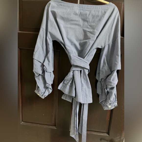 Banana Republic boat neck top with coolest ever gorgeous long sleeves - Picture 2 of 4